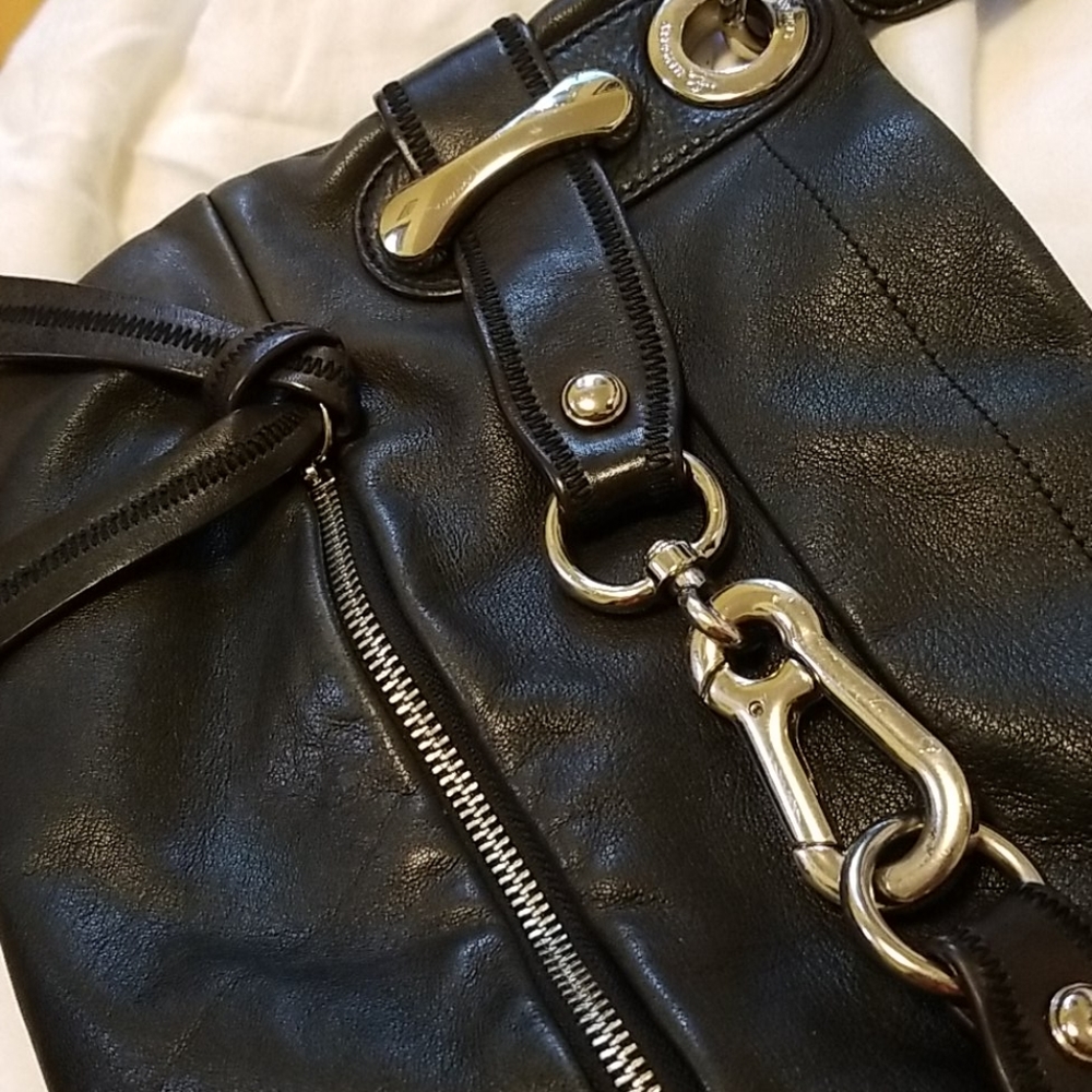 B Makowsky leather purse